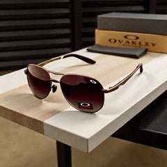 🕶️ OAKLEY – نظارة شمسية بإطار معدني