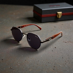 🕶️ PRADA – نظارة شمسية فاخرة