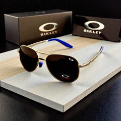 🕶️ OAKLEY – نظارة شمسية بإطار معدني
