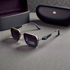 🕶️ PRADA – نظارة شمسية فاخرة