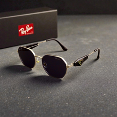 🕶️ PRADA – نظارة شمسية فاخرة