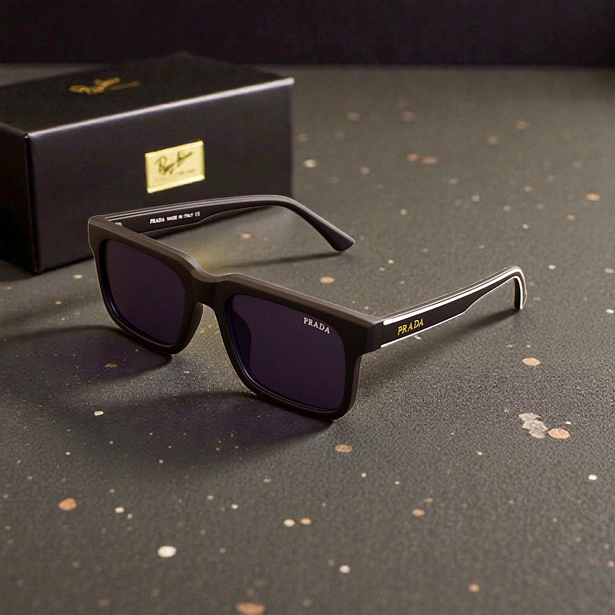 🕶️ نظارة PRADA – تصميم فاخر وعصري