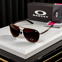 🕶️ OAKLEY – نظارة شمسية فاخرة