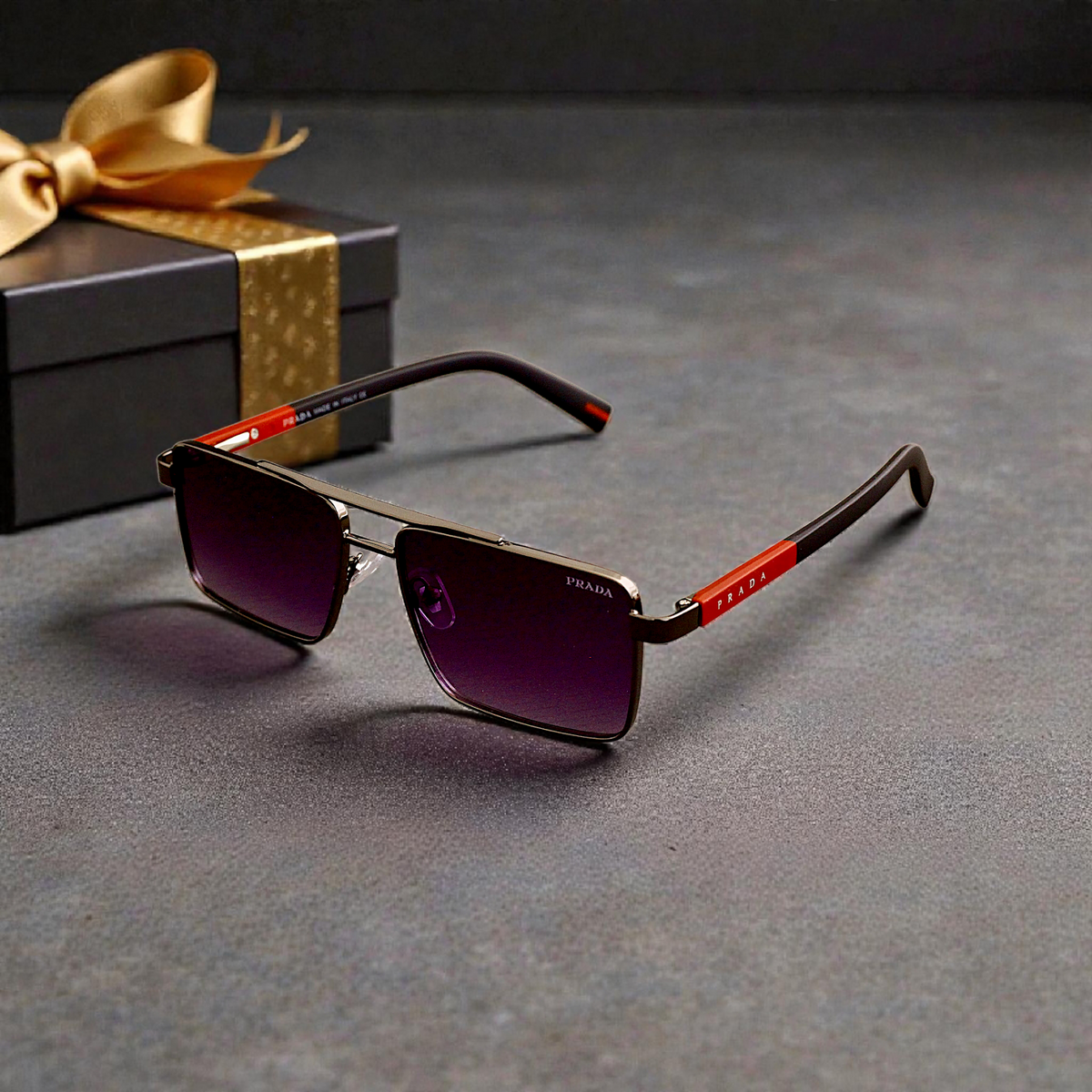 🕶️ PRADA – نظارة شمسية فاخرة
