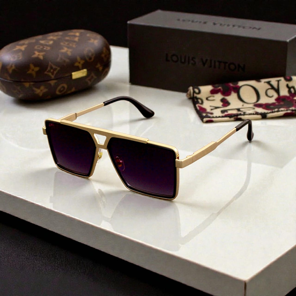 Louis Vuitton Lo19